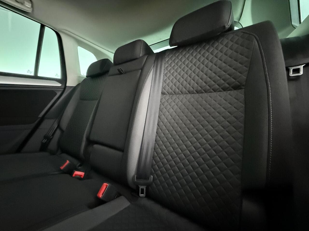 Volkswagen Tiguan thumbnail Seats Rear