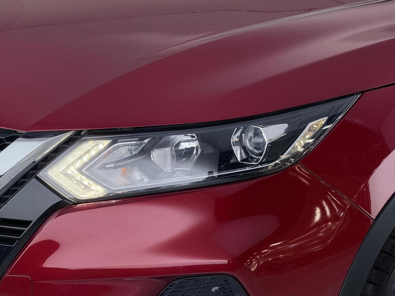 Nissan Qashqai thumbnail Lights Front