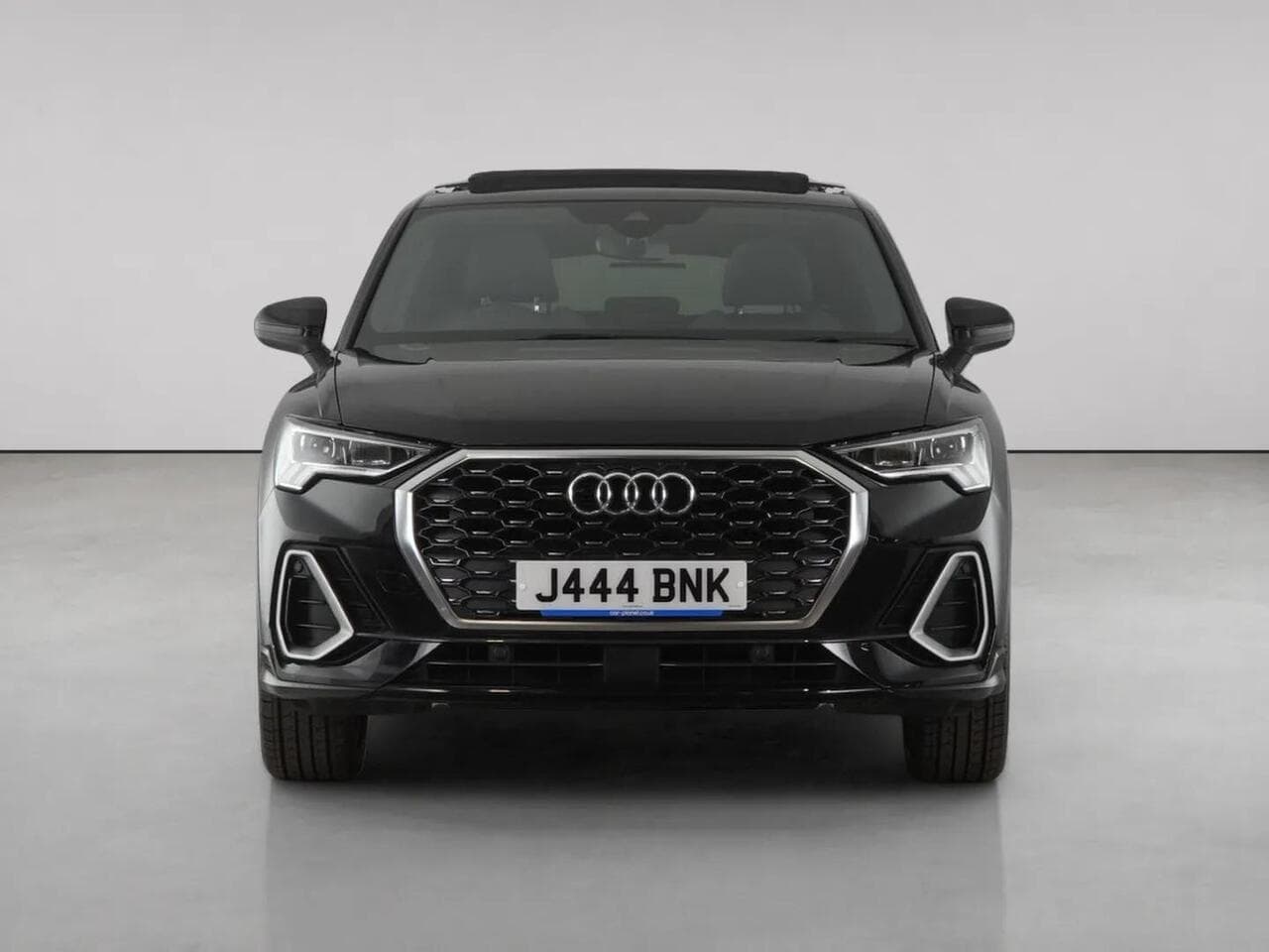Audi Q3 thumbnail Front