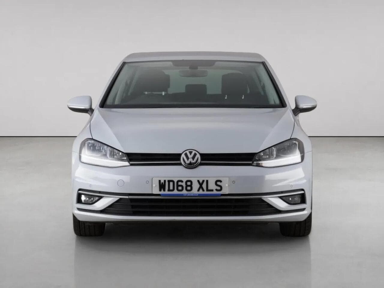 Volkswagen Golf thumbnail Front