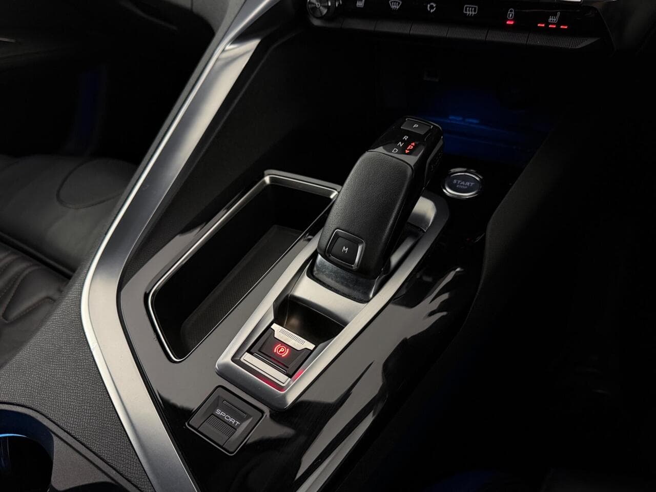 Peugeot 3008 thumbnail Interior Front