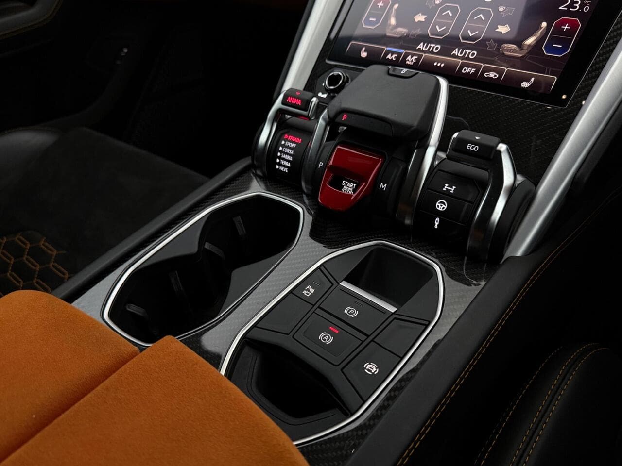 Lamborghini Urus thumbnail Interior Front