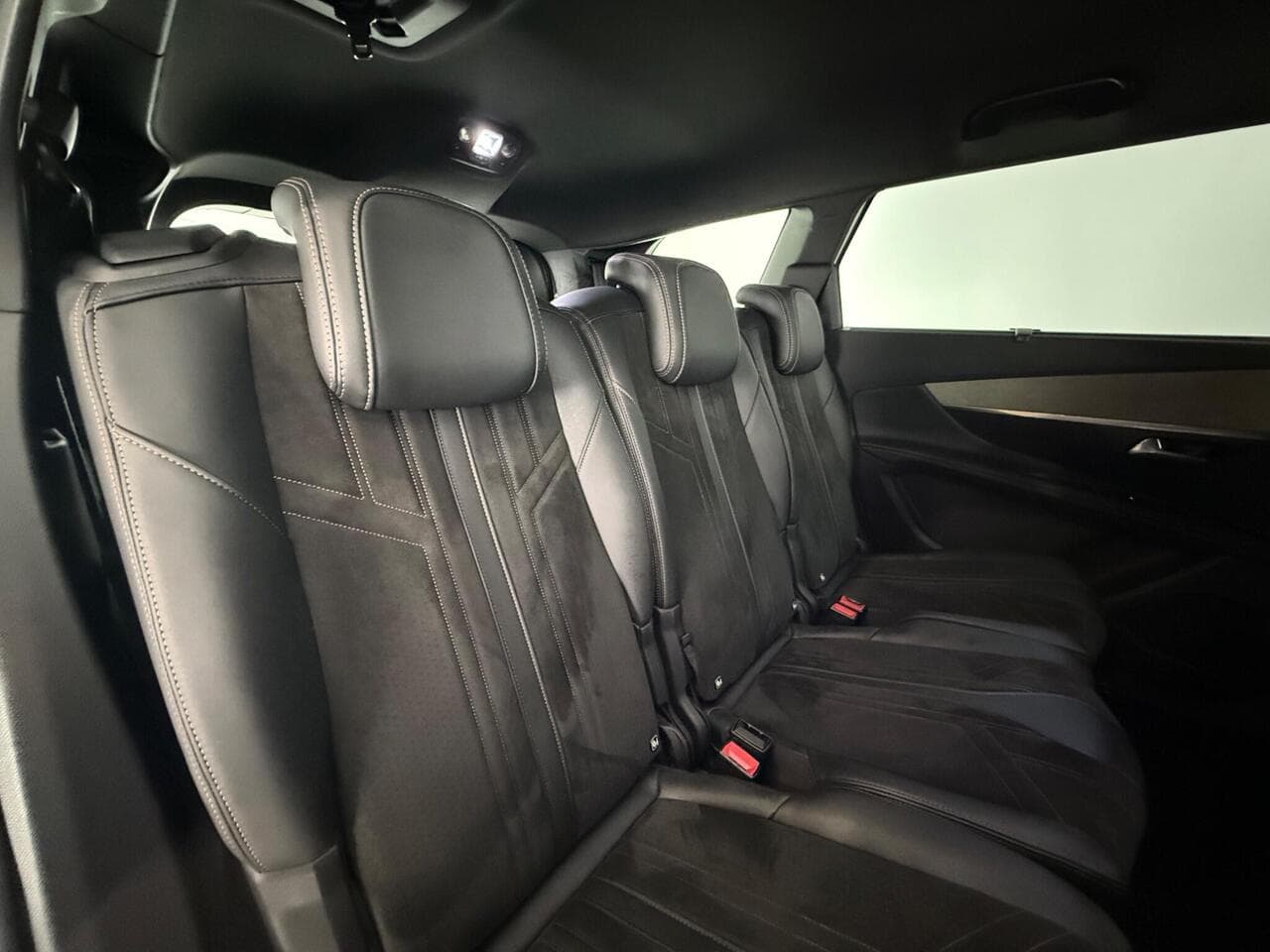 Peugeot 5008 thumbnail Seats Rear