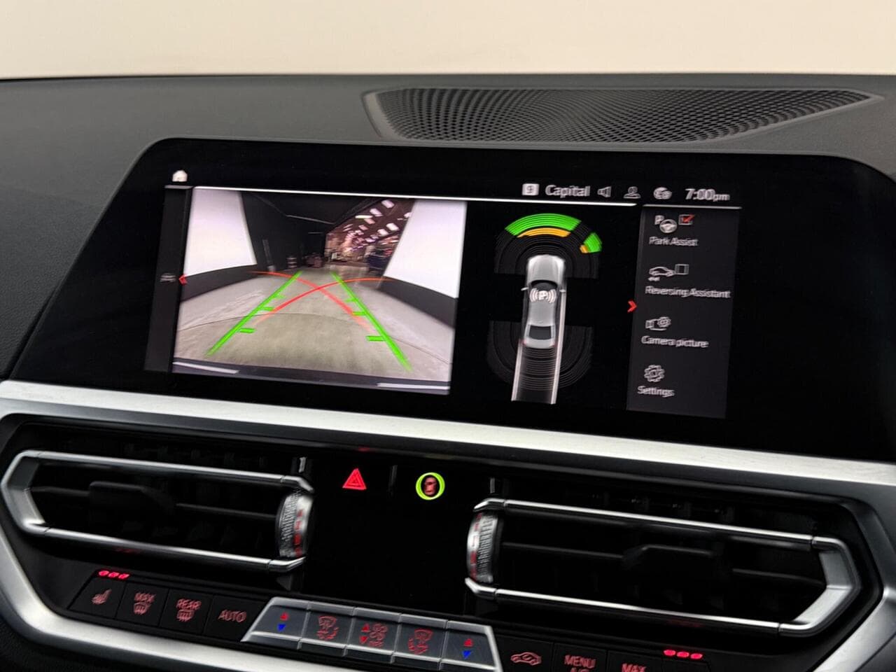 BMW 3 Series thumbnail Infotainment System