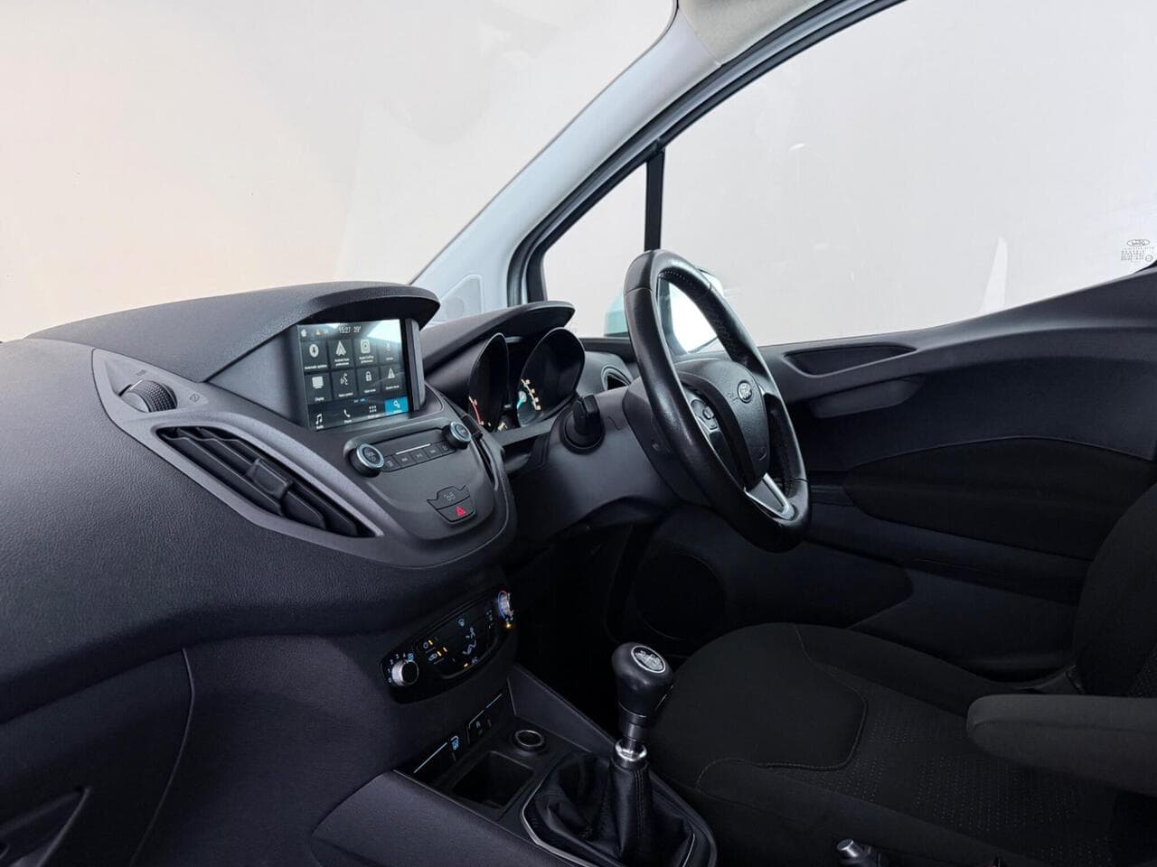 Ford Transit Courier thumbnail Interior Front
