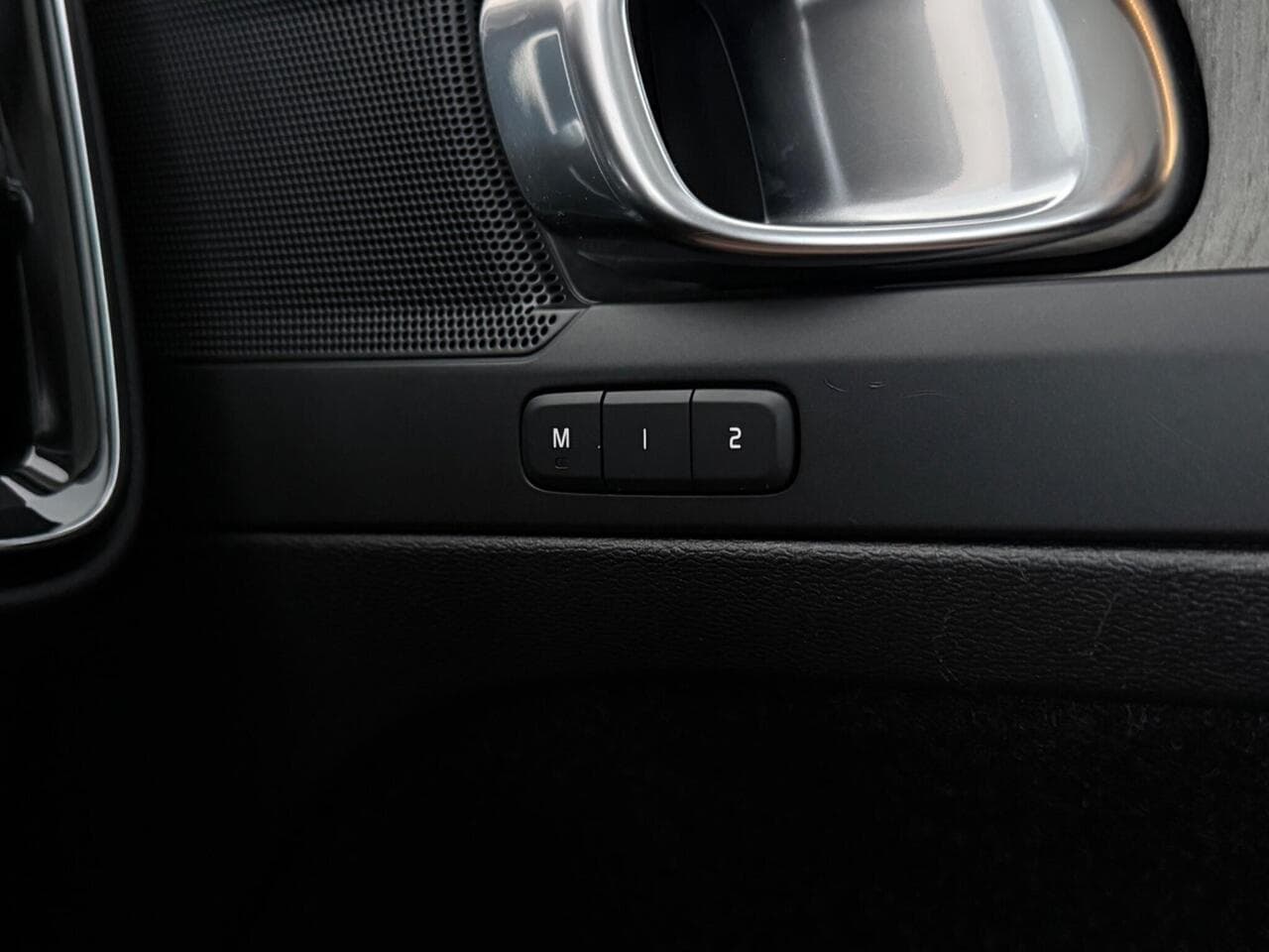 Volvo XC40 thumbnail Misc Controls