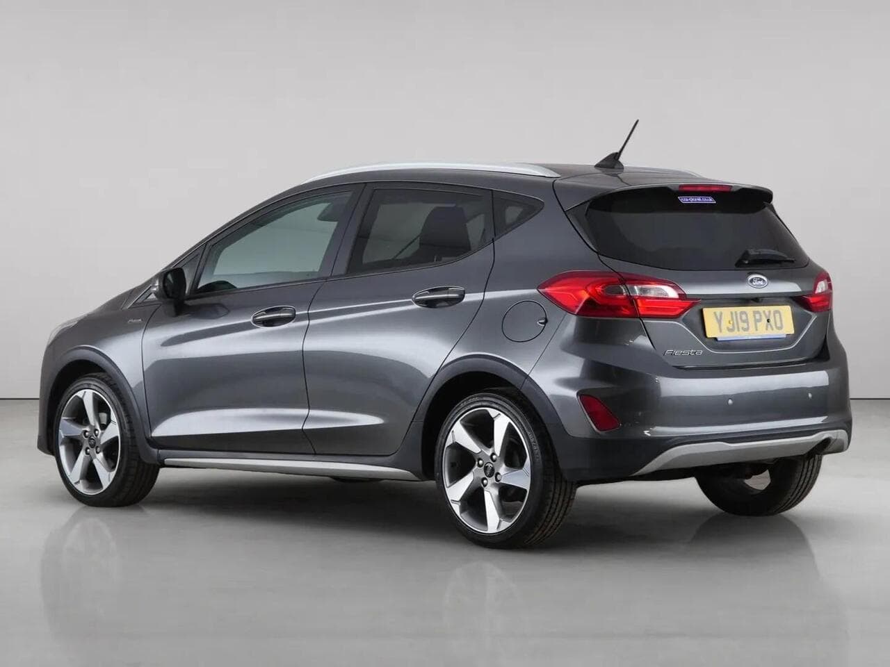 Ford Fiesta thumbnail Rear Left