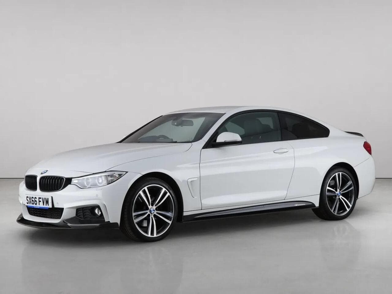 BMW 4 Series thumbnail Front Left