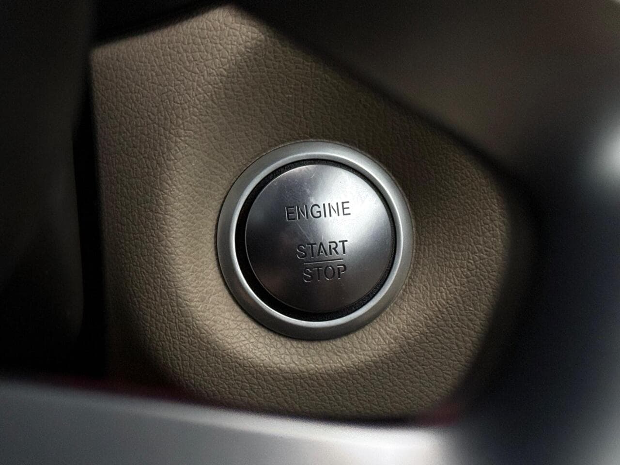 Mercedes-Benz GLA thumbnail Misc Controls