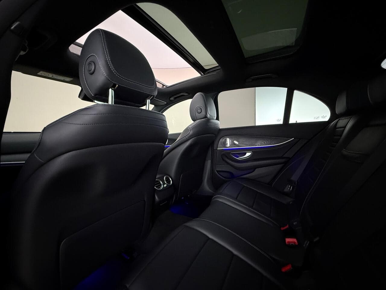 Mercedes-Benz E Class thumbnail Seats Rear