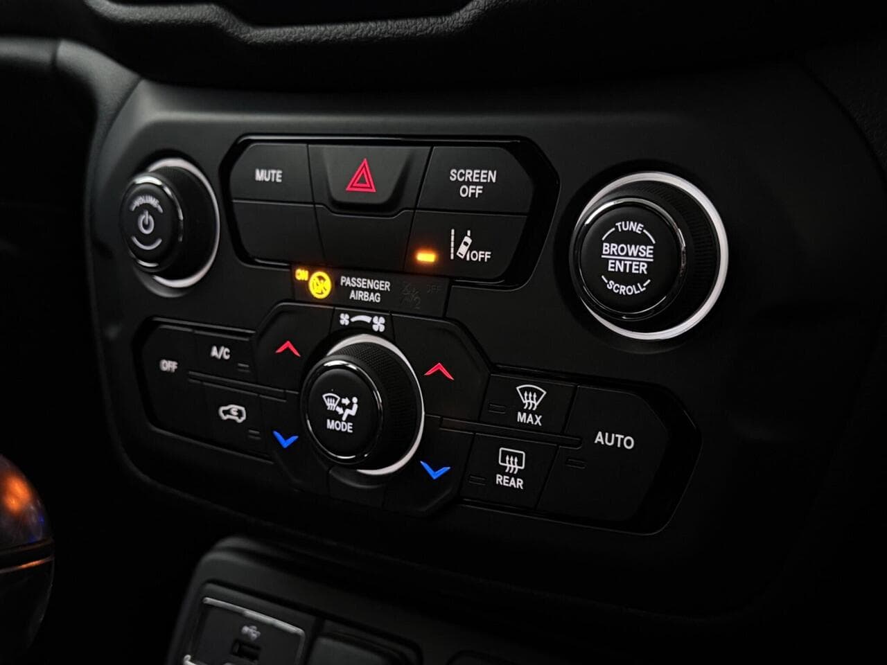 Jeep Renegade thumbnail Misc Controls
