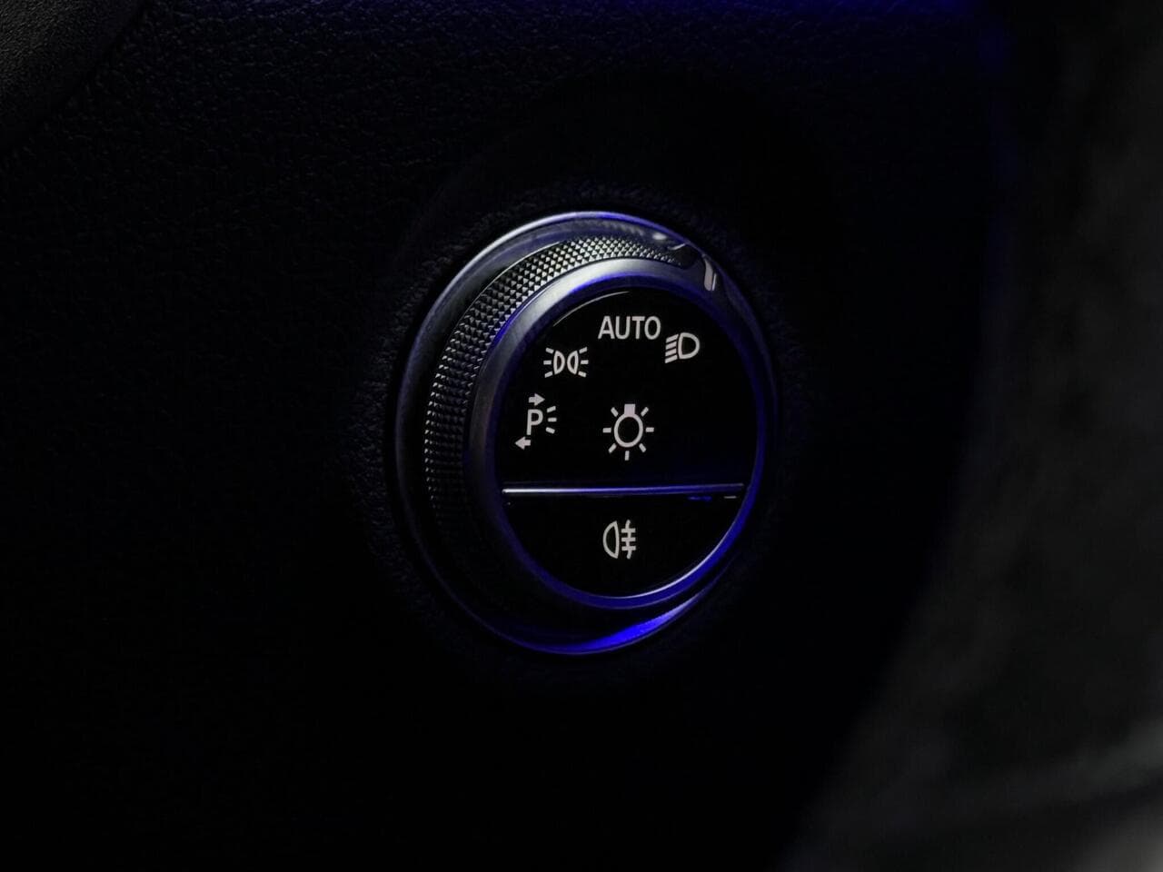 Mercedes-Benz C Class thumbnail Misc Controls