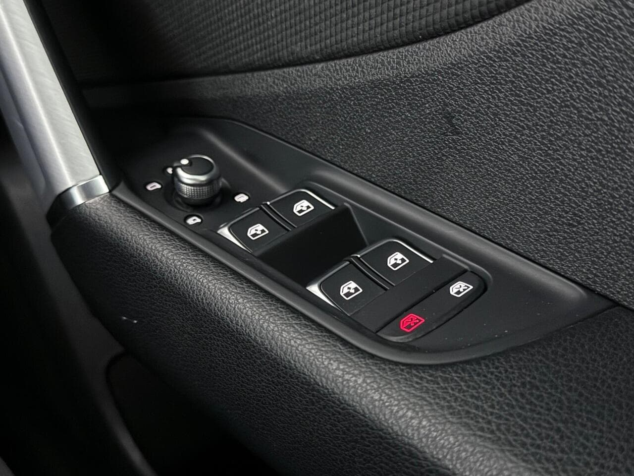 Audi Q2 thumbnail Misc Controls