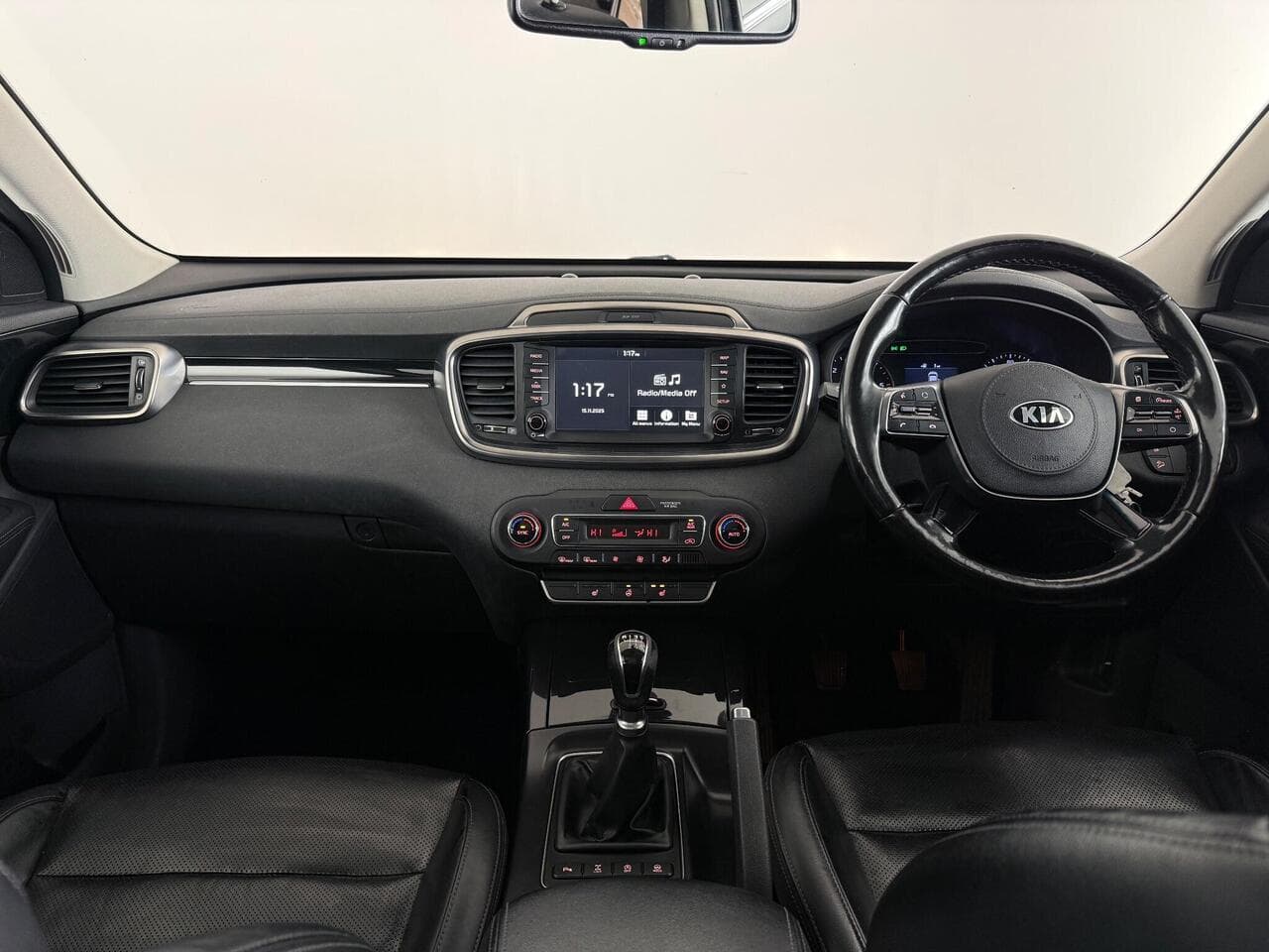 Kia Sorento thumbnail Interior Front