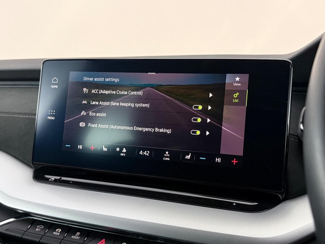 Skoda Octavia thumbnail Infotainment System