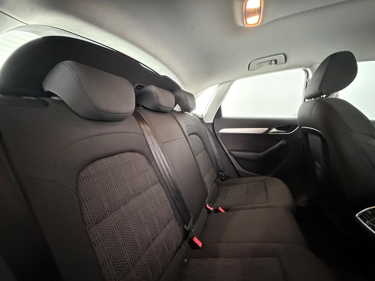 Audi Q3 thumbnail Seats Rear