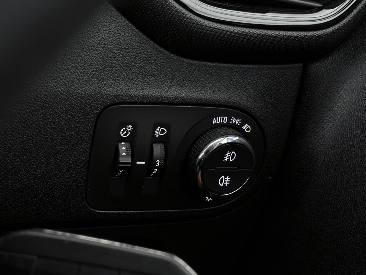 Vauxhall Crossland X thumbnail Misc Controls
