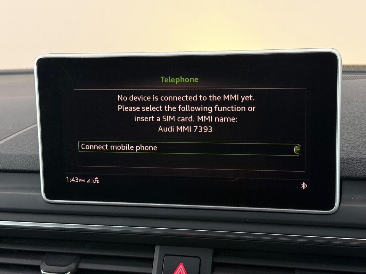 Audi A4 Avant thumbnail Infotainment System