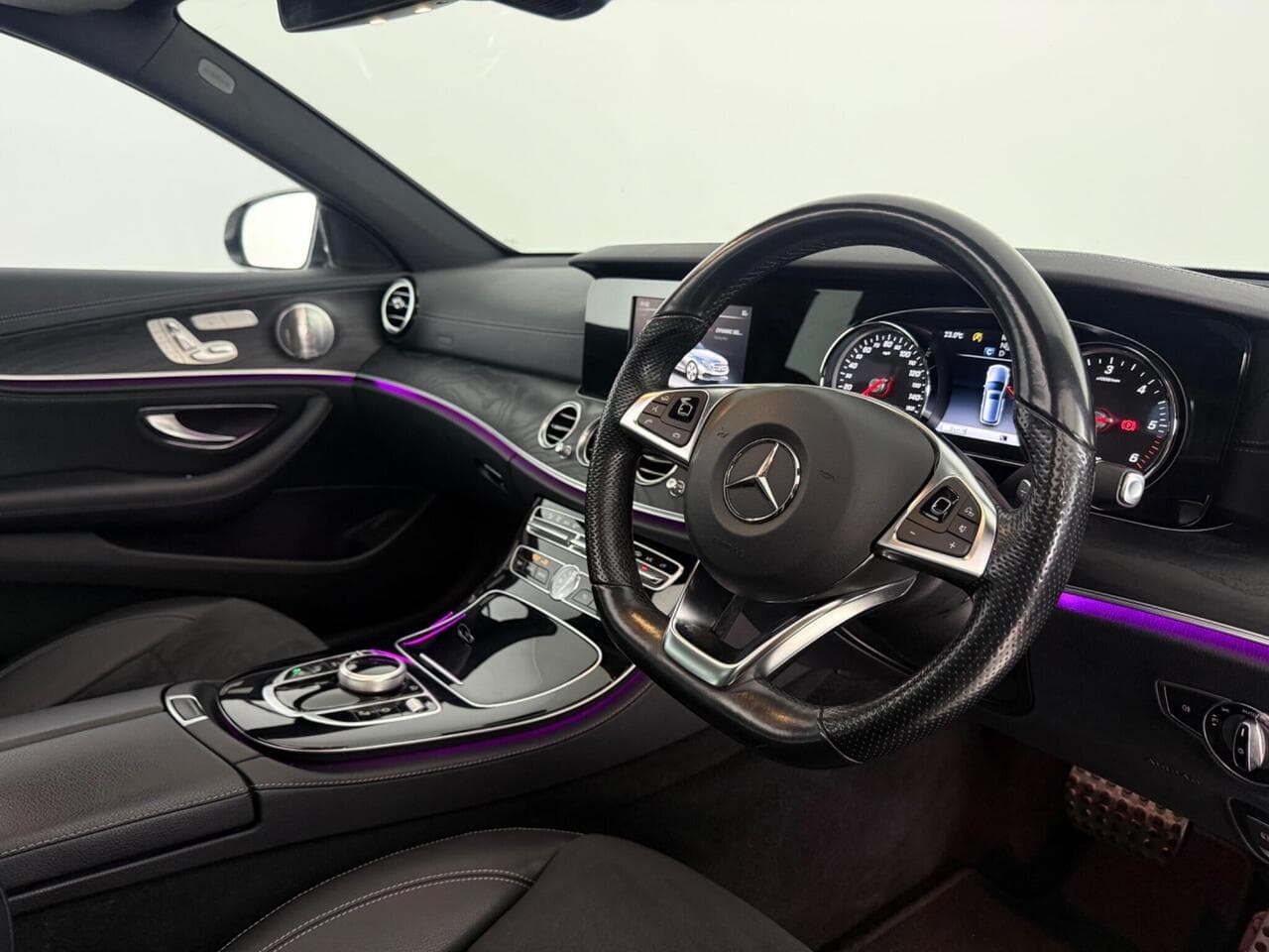 Mercedes-Benz E Class thumbnail Interior Front