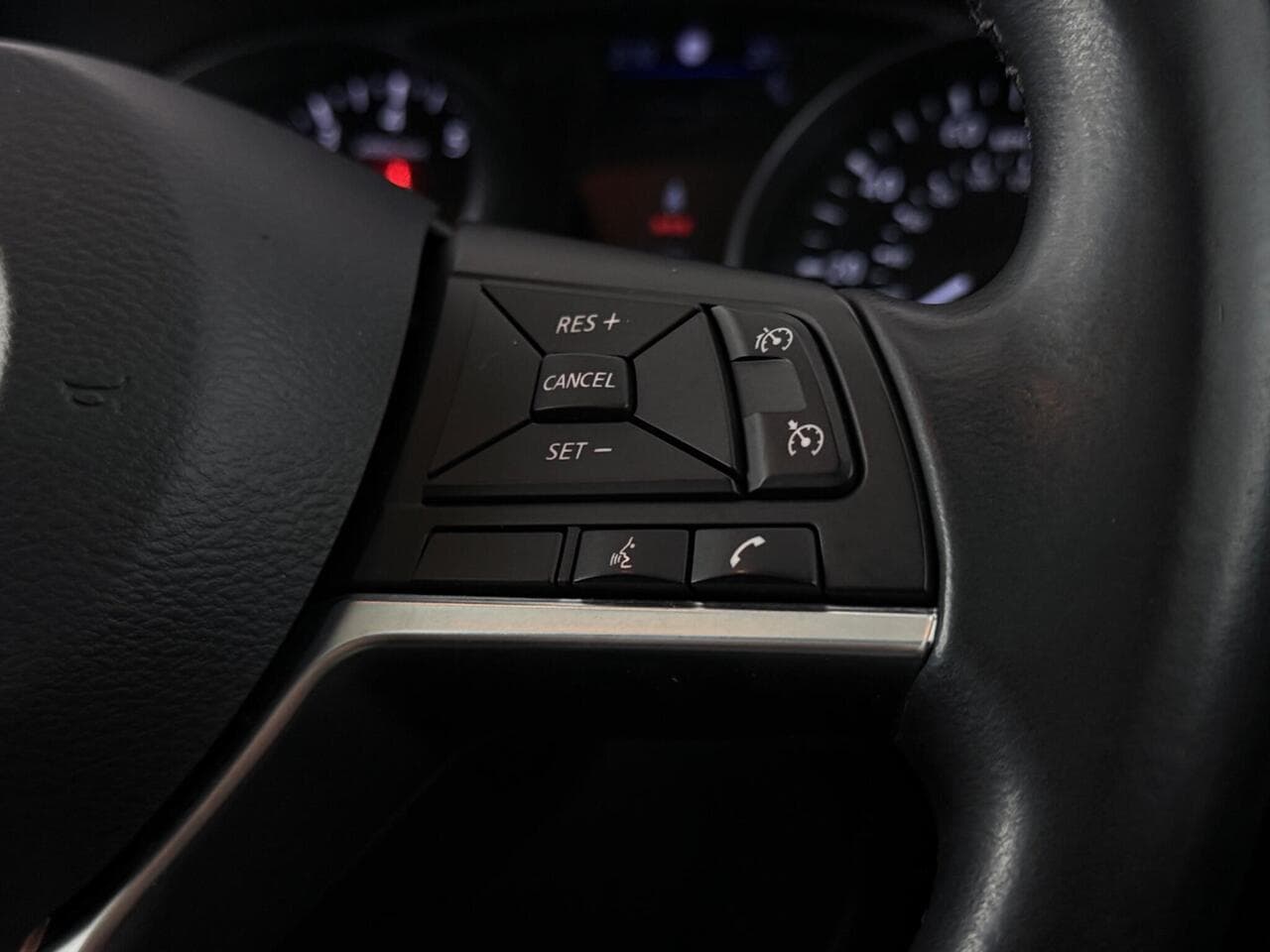 Nissan Qashqai thumbnail Misc Controls