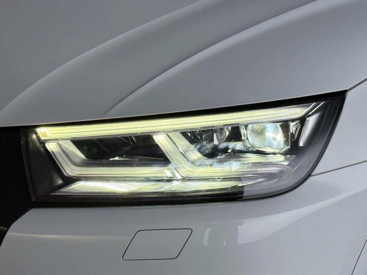 Audi Q5 thumbnail Lights Front