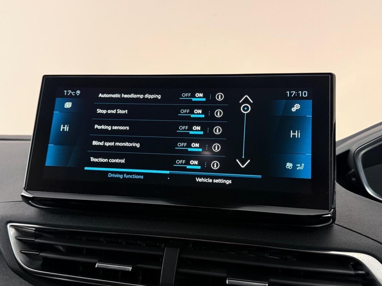 Peugeot 5008 thumbnail Infotainment System