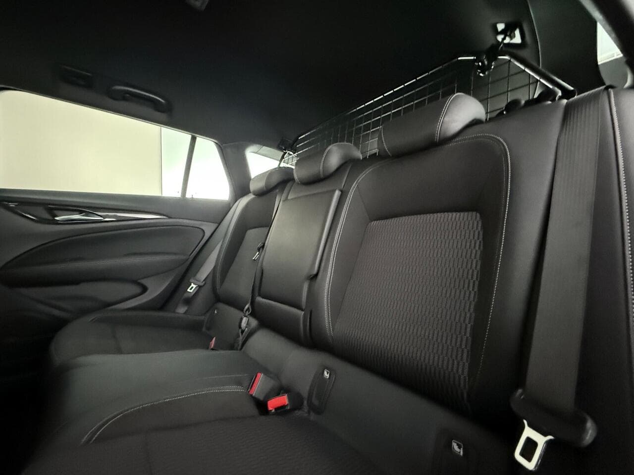 Vauxhall Insignia thumbnail Seats Rear