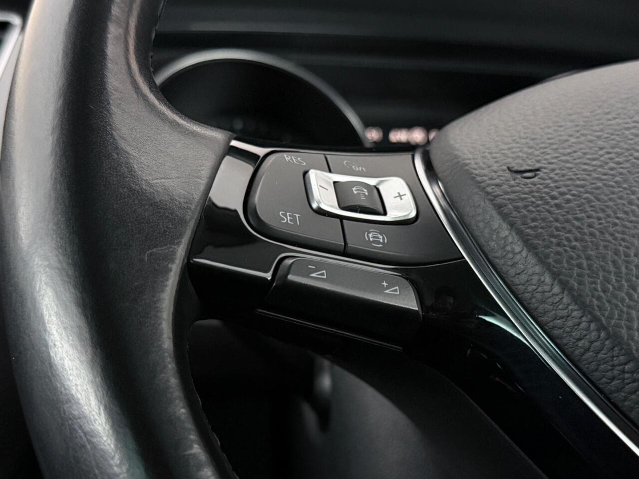 Volkswagen Tiguan thumbnail Misc Controls