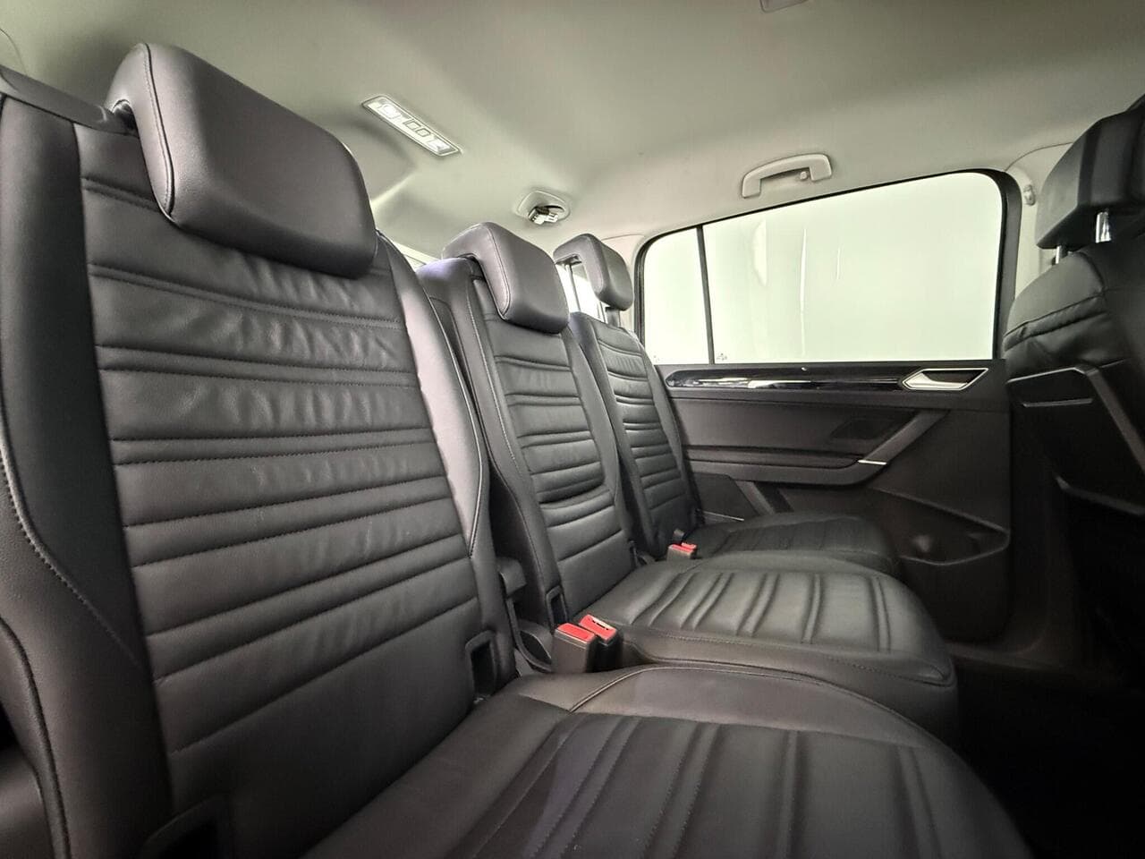Volkswagen Touran thumbnail Seats Rear