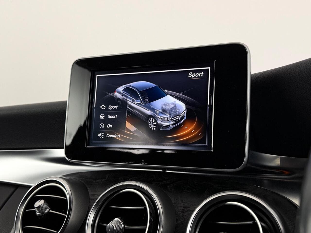 Mercedes-Benz C Class thumbnail Infotainment System