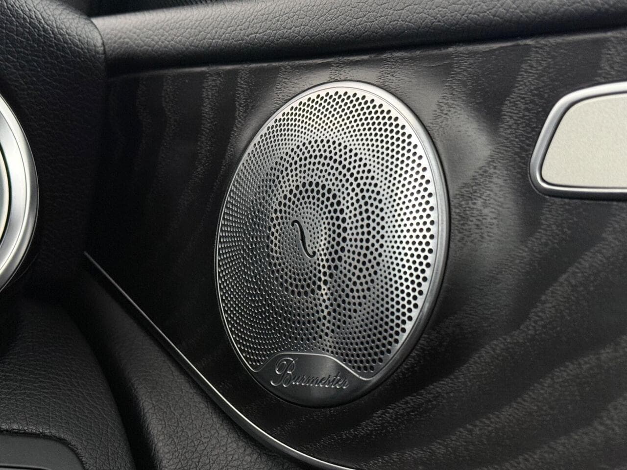 Mercedes-Benz GLC thumbnail Interior Front