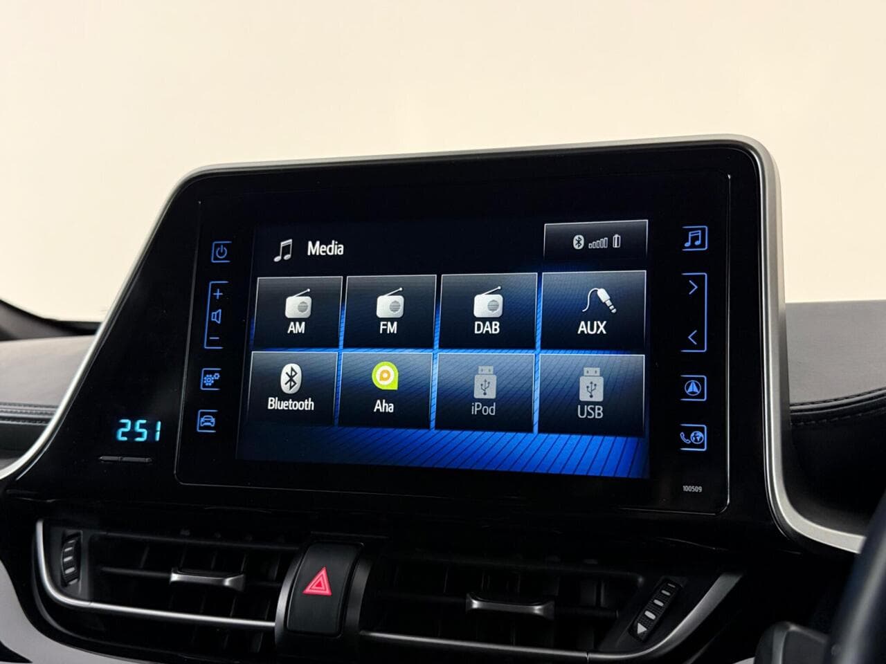 Toyota C-HR thumbnail Infotainment System