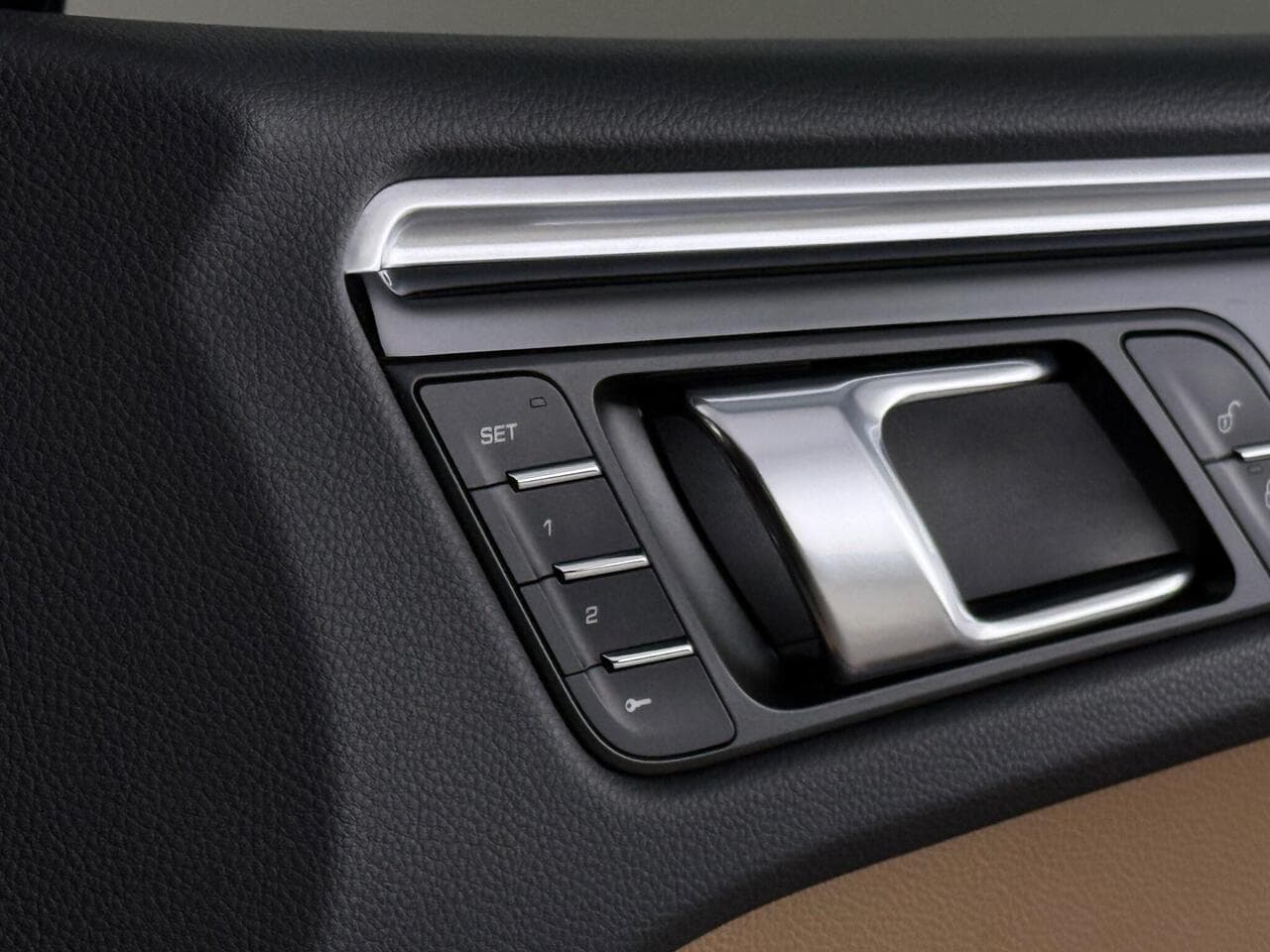 Porsche Macan thumbnail Misc Controls