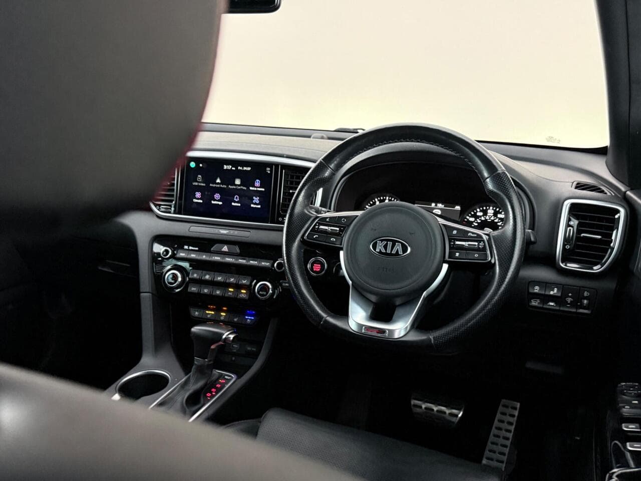 Kia Sportage thumbnail Interior Front