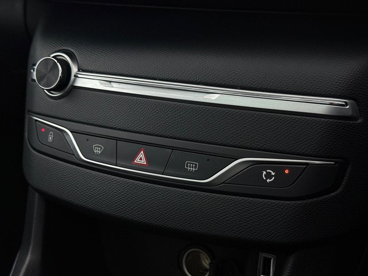 Peugeot 308 thumbnail Misc Controls