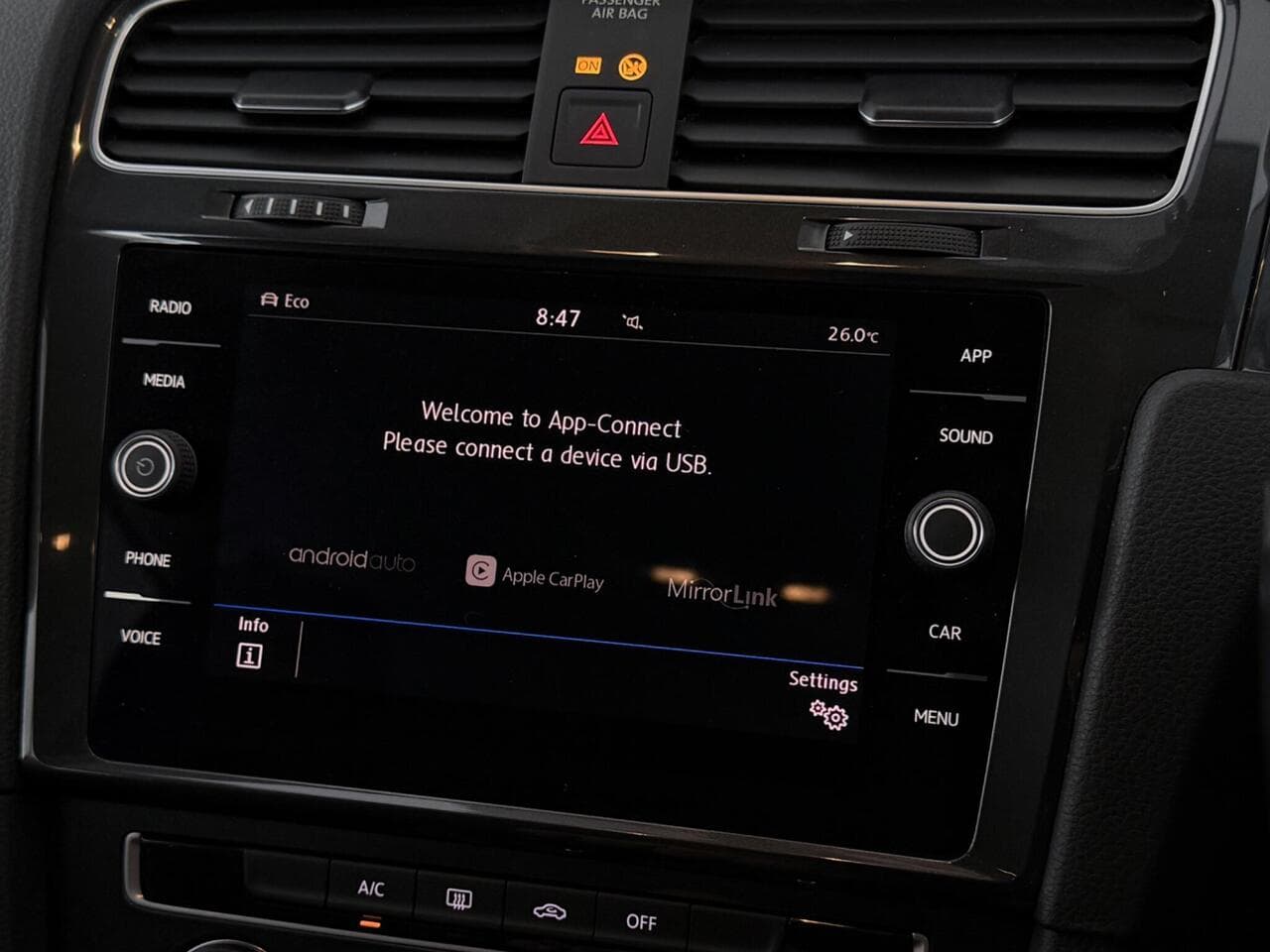 Volkswagen Golf thumbnail Infotainment System