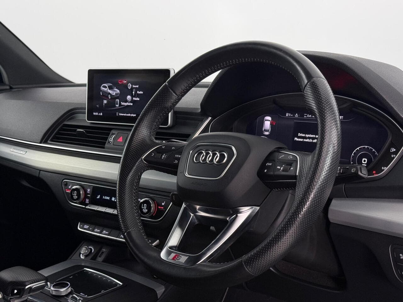 Audi Q5 thumbnail Steering Wheel