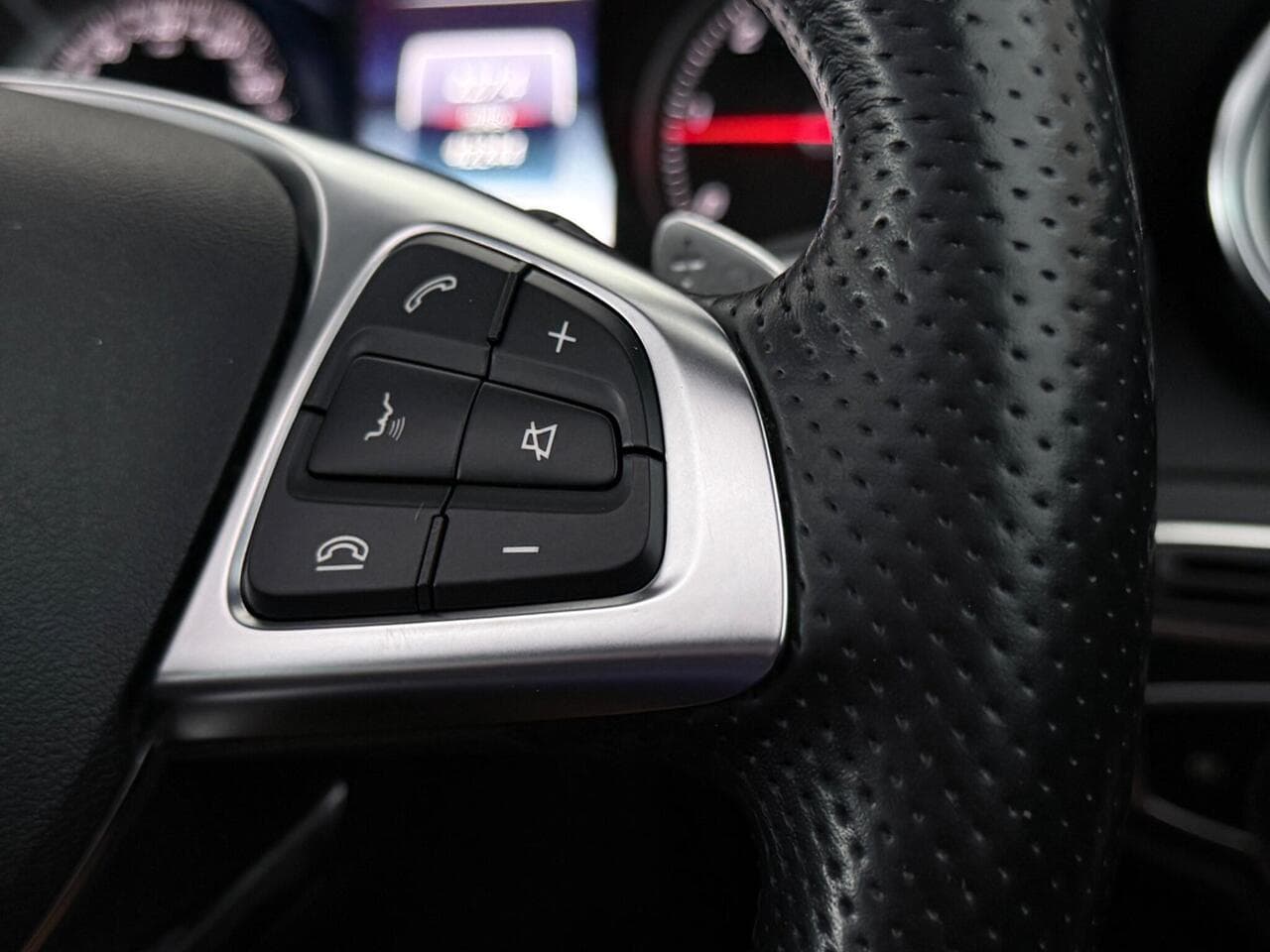 Mercedes-Benz GLC thumbnail Misc Controls