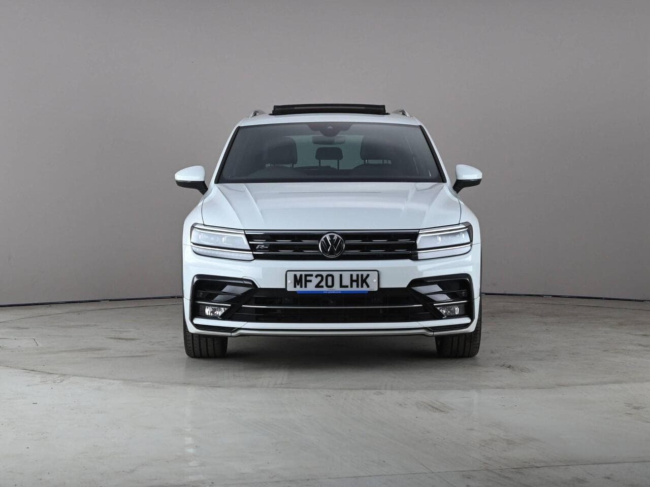 Volkswagen Tiguan thumbnail Front