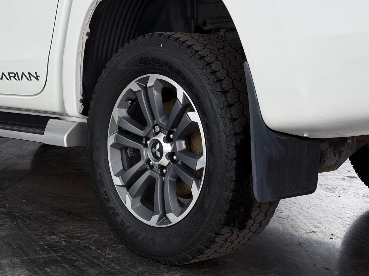 Mitsubishi L200 thumbnail Wheel