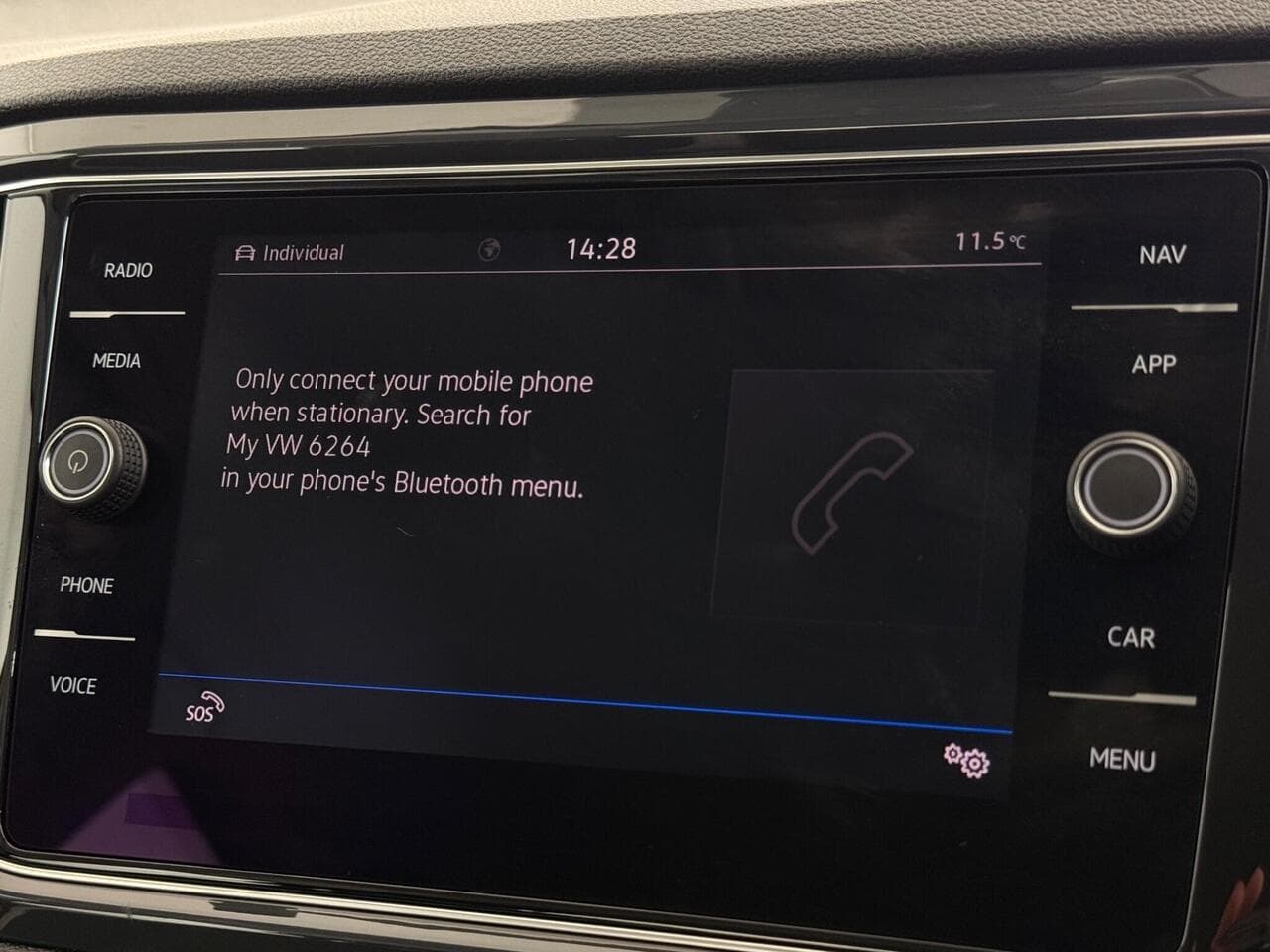 Volkswagen T-Roc thumbnail Infotainment System