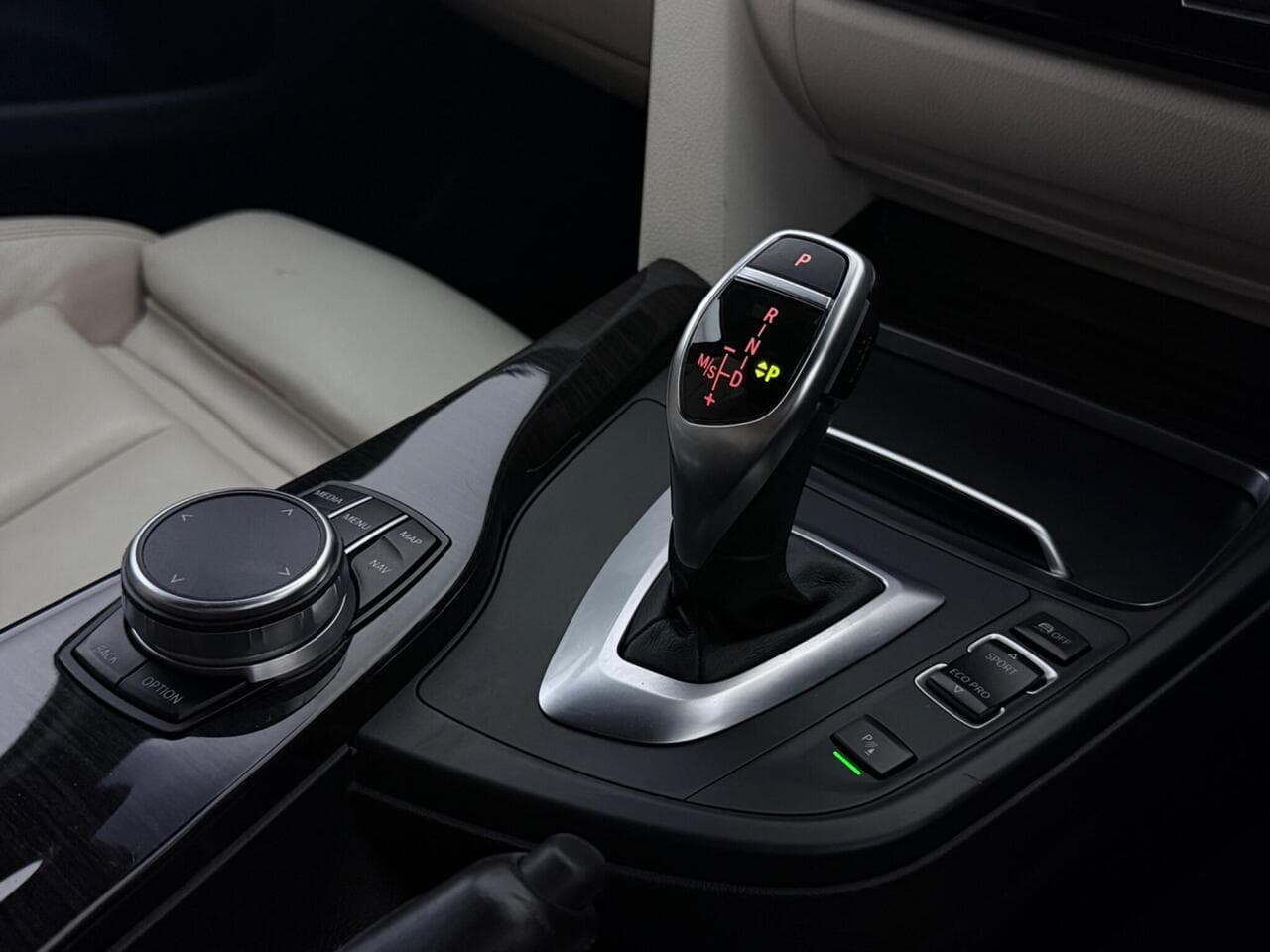 BMW 4 Series Gran Coupe thumbnail Interior Front