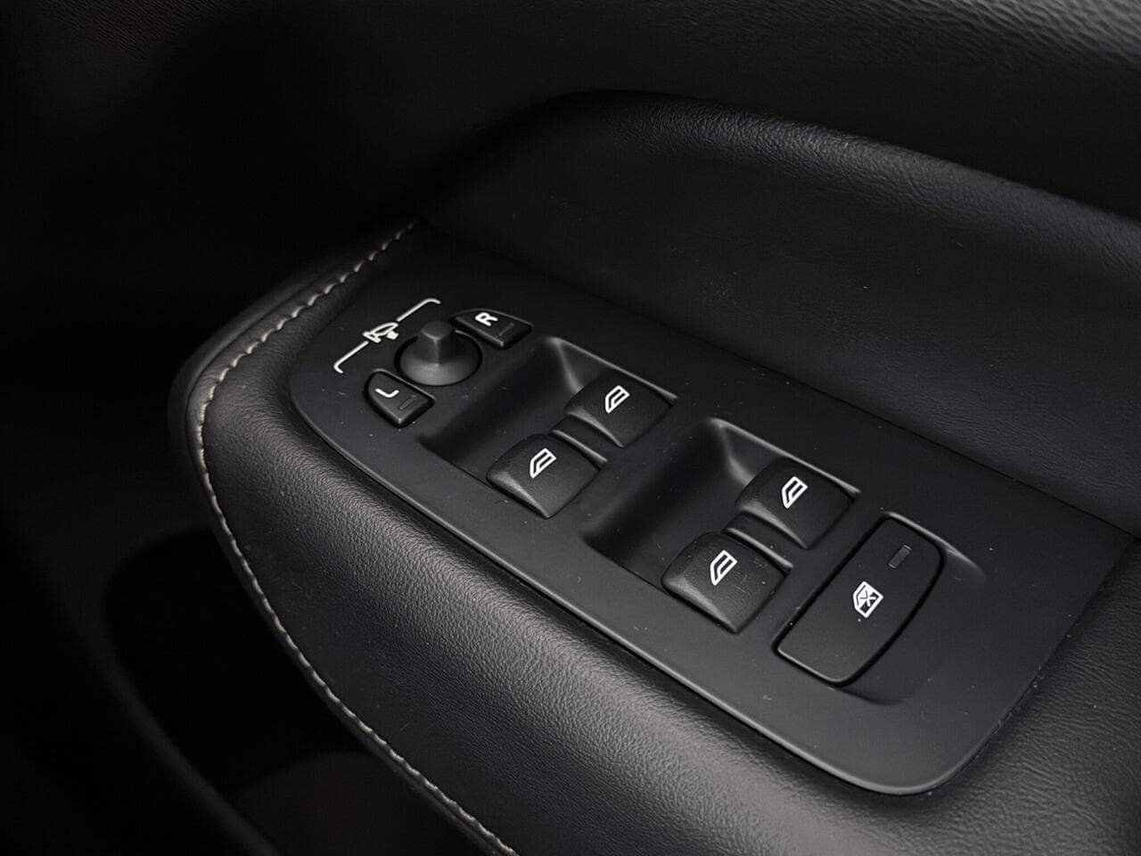 Volvo XC60 thumbnail Misc Controls