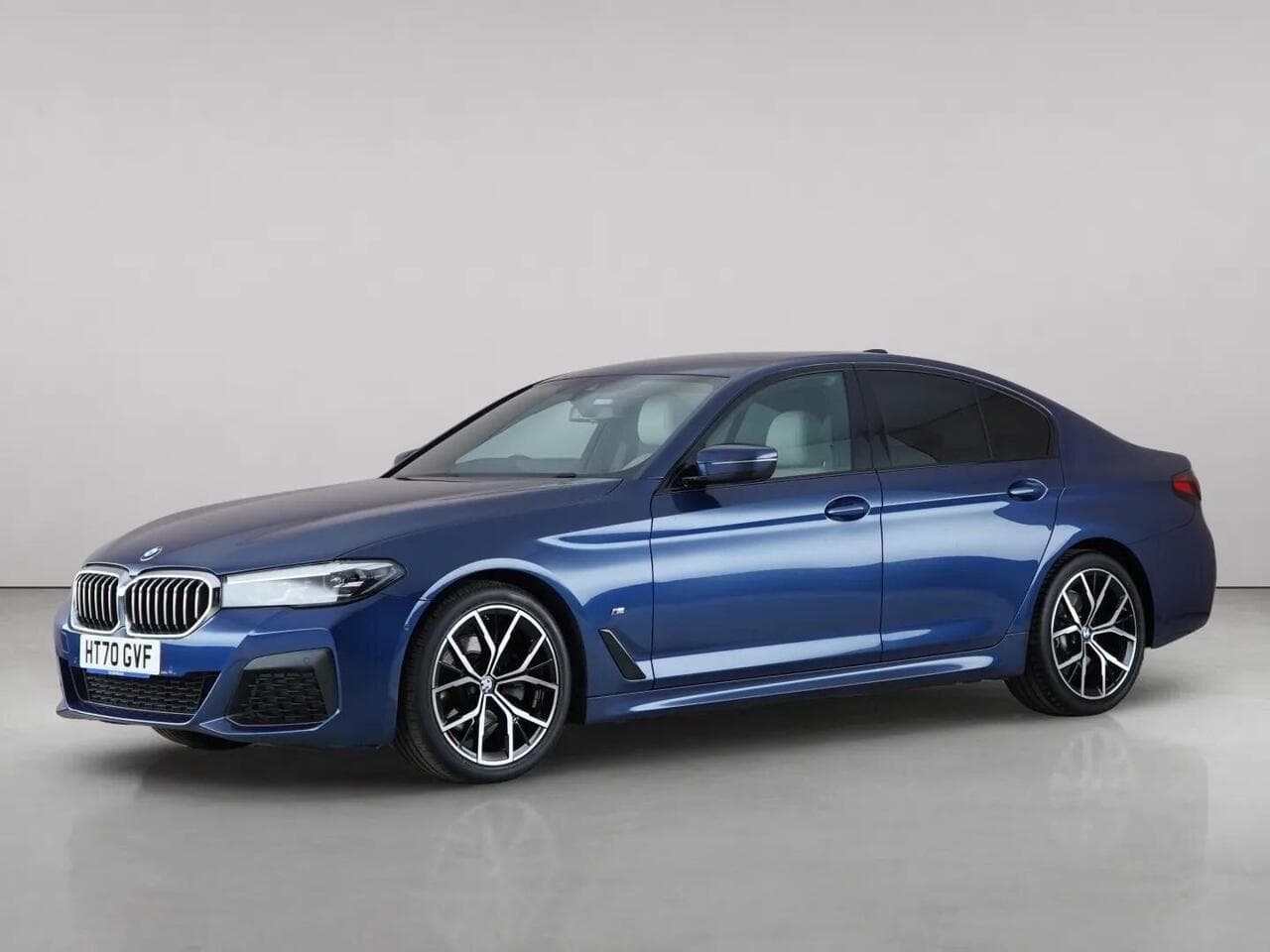 BMW 5 Series thumbnail Front Left