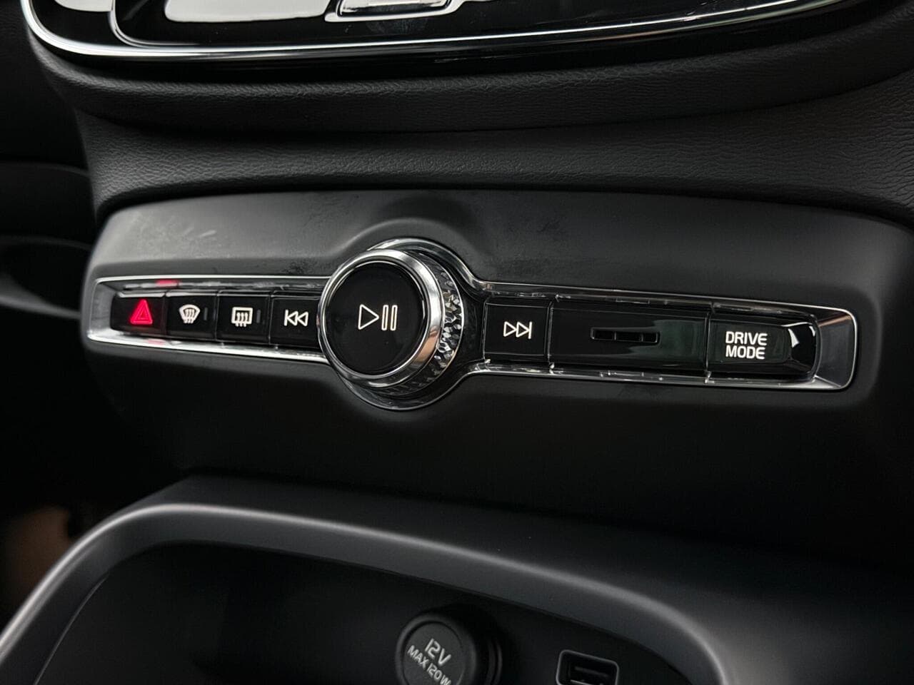 Volvo XC40 thumbnail Misc Controls