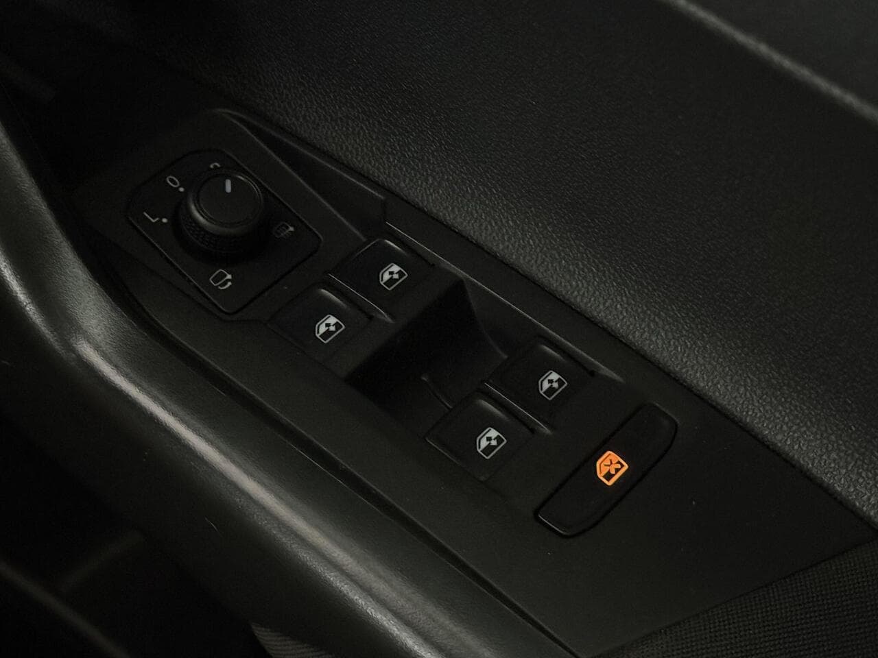 Volkswagen Polo thumbnail Misc Controls