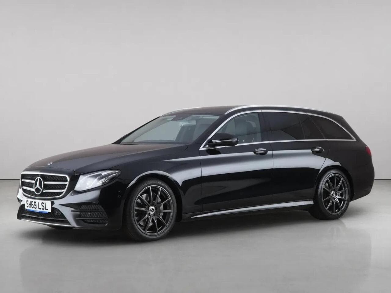 Mercedes-Benz E Class thumbnail Front Left