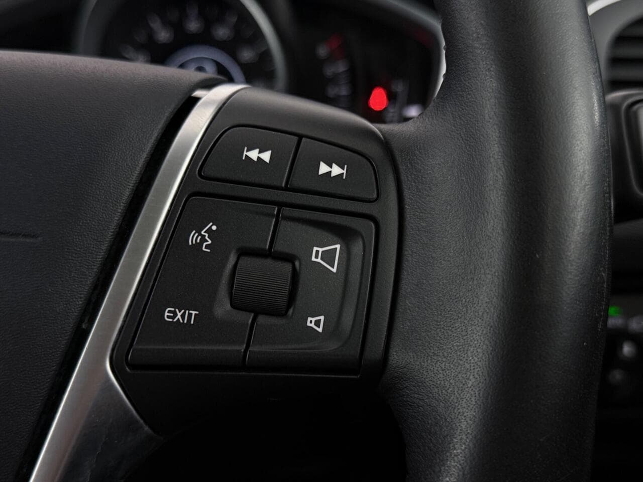 Volvo V40 thumbnail Misc Controls