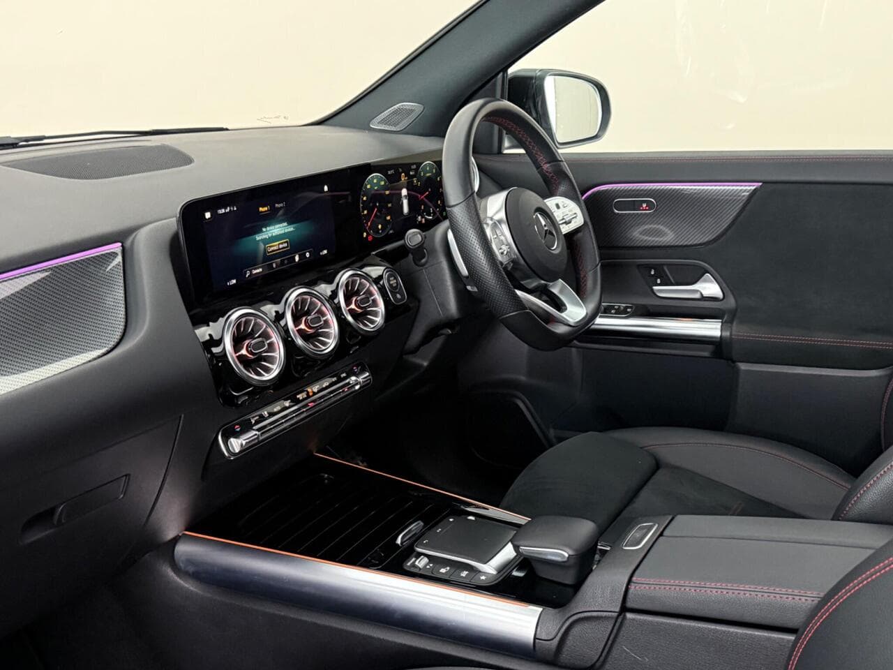 Mercedes-Benz GLA thumbnail Interior Front