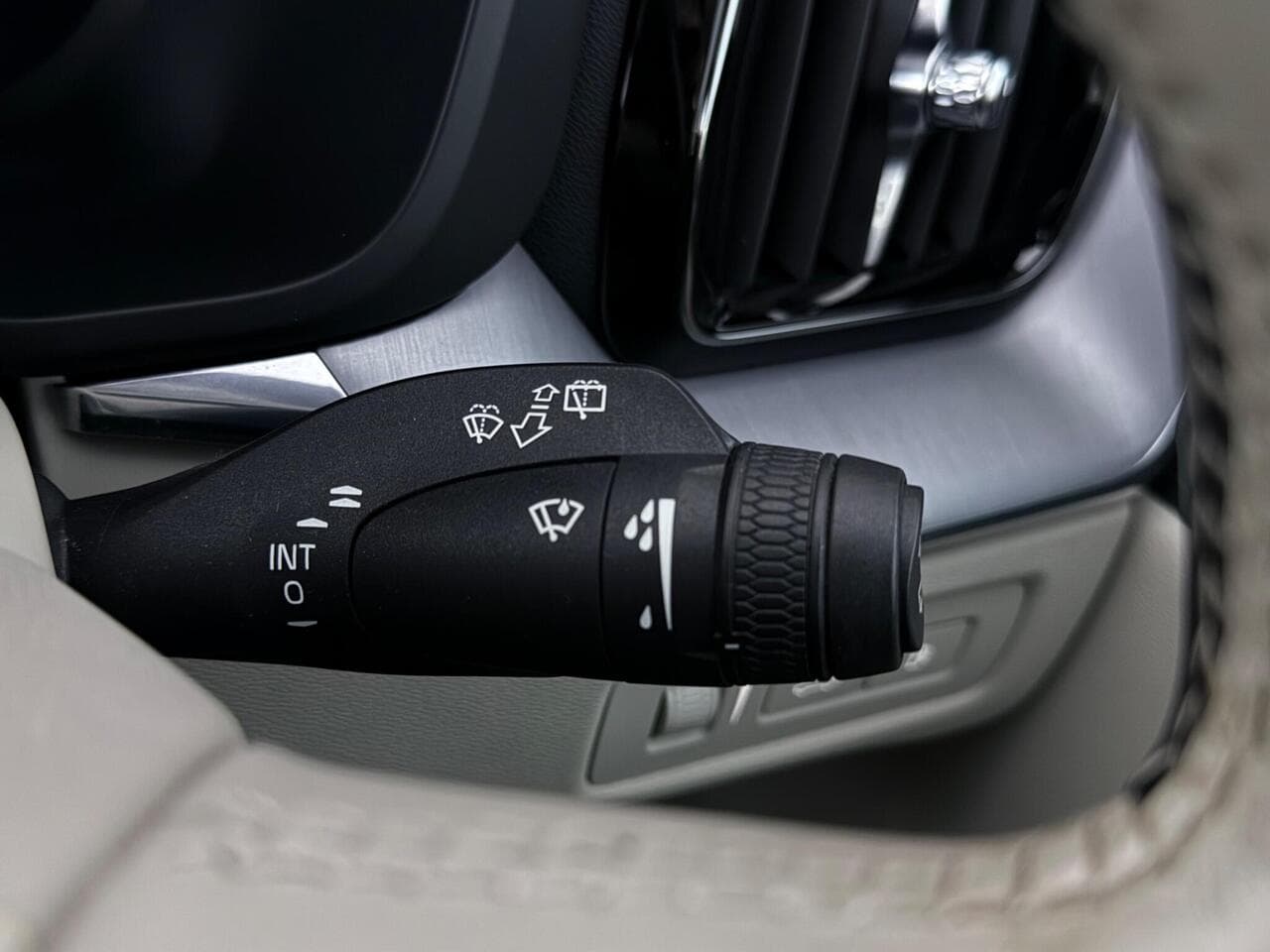 Volvo XC60 thumbnail Misc Controls